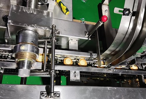 Biscuit sandwiching machine-1