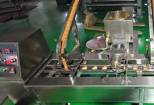 Biscuit sandwiching machine-3