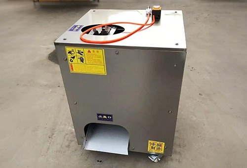 Vertical-Fish-Scaling,-Gutting-and-Back---Cutting-Machine-02