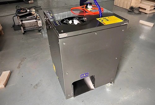 Vertical-Fish-Scaling,-Gutting-and-Back---Cutting-Machine-04